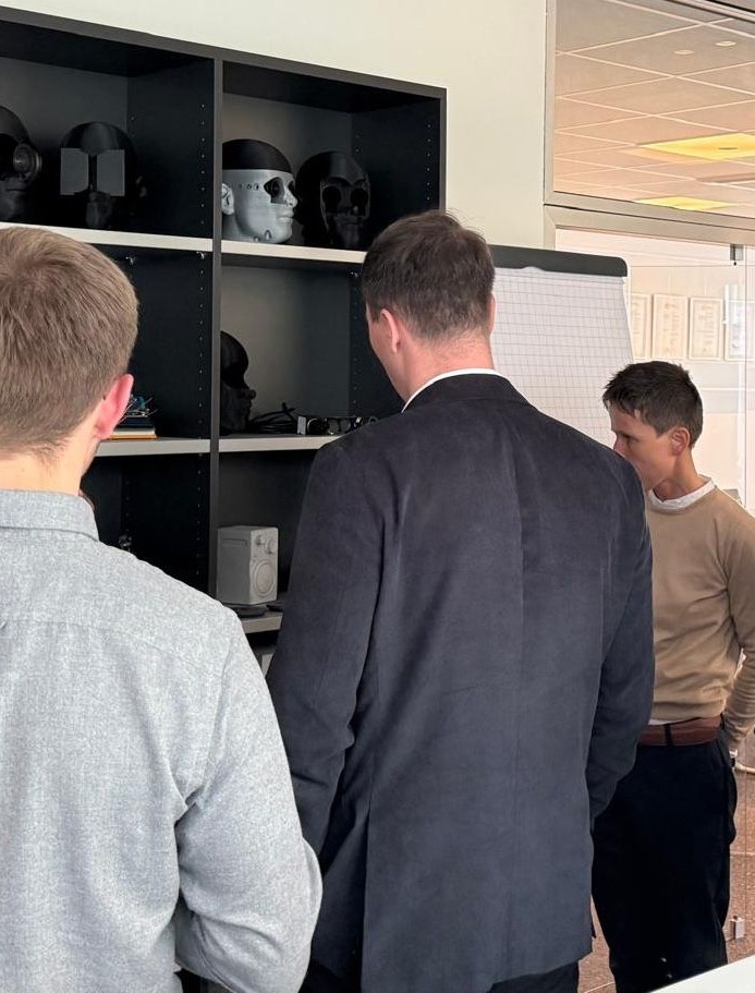 Ukrainische Clustermanager zu Besuch am Virtual Dimension Center (VDC) in Fellbach